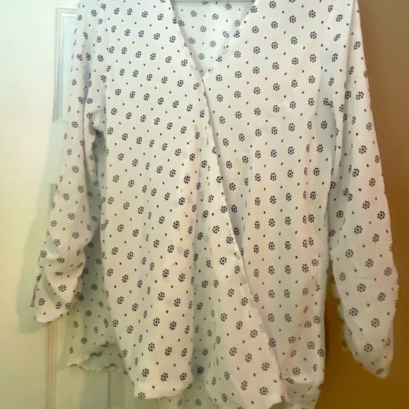 Black and white patterned faux wrap top - Picture 5 of 5